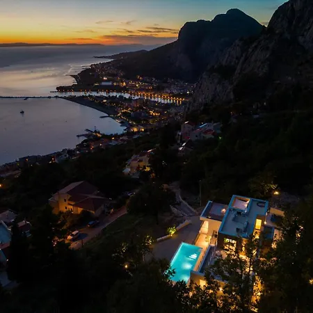 Luxury La Mirada Villa Omis