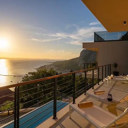 Luxury La Mirada * Omis