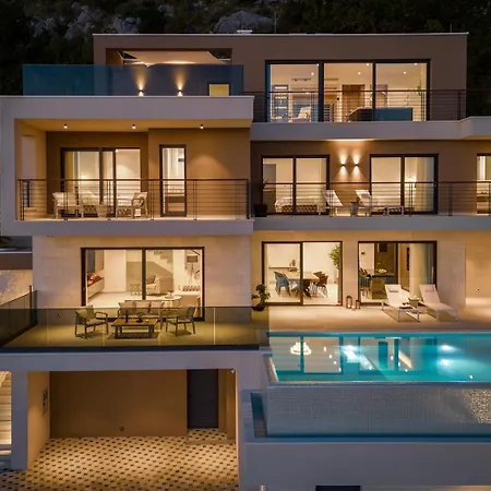 Luxury La Mirada * Omis