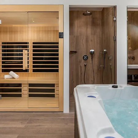 Luxury La Mirada *