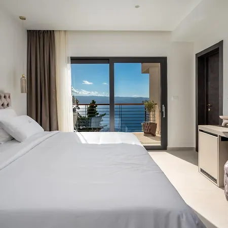 Luxury La Mirada * Omis