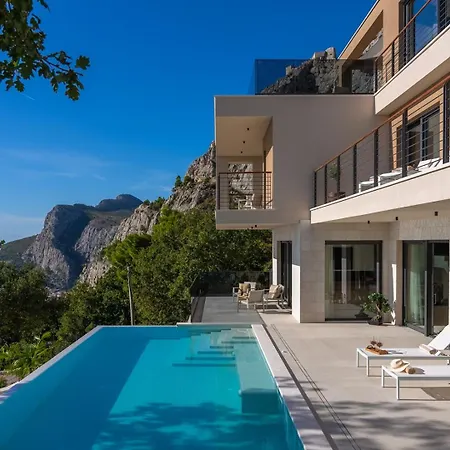 Luxury La Mirada Villa