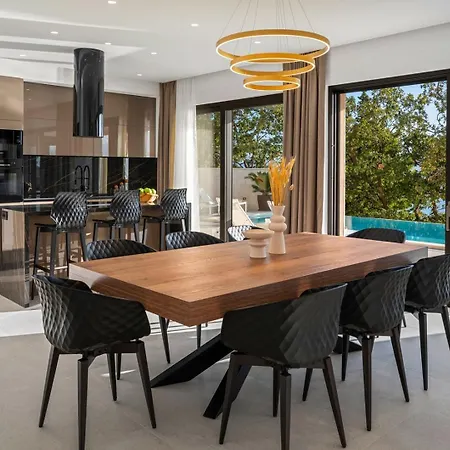 Luxury La Mirada *