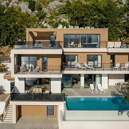 Luxury La Mirada Villa