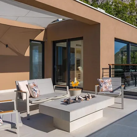 Luxury La Mirada